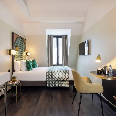 מלון Avalon Cosy 4*