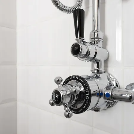 מלון Avalon Cosy